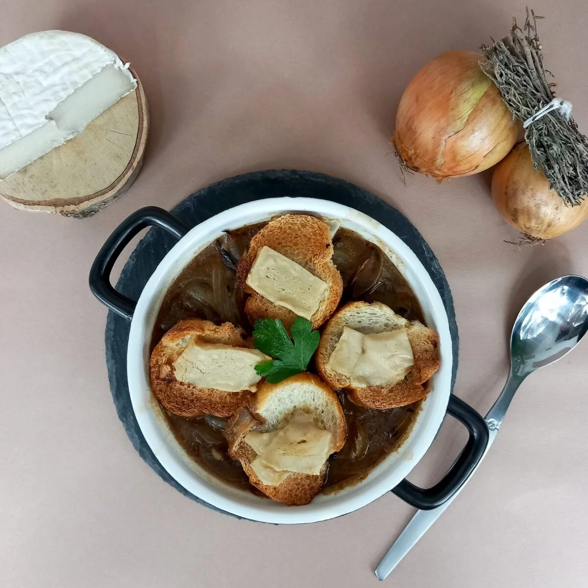 soupe à l'oignon et petit lorrain