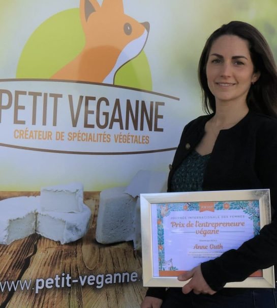 Anne Guth reçoit le Prix de l entrepreneure vegan